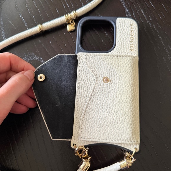Bandolier - Reign Side Slot Leather Phone Case & Crossbody Strap iPhone 15Pro - Picture 4 of 8